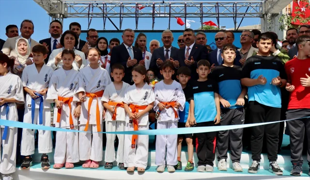 Bursa'da Gençlik ve Spor Hamlesi: Bakan Bak'ın Açılış Törenine Vurgu Yaptığı Projeler