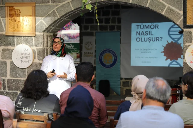 Diyarbakır'da Bilim Kafe Buluşmasında Tümör ve Kanserin Derinlikleri Ele Alındı