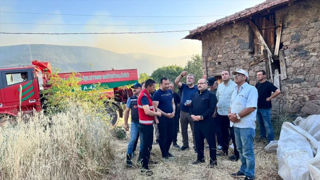 Balıkesir'de Orman Yangınlarıyla Mücadele Sürüyor