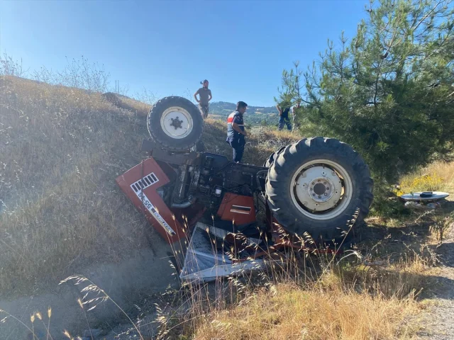 Sakarya'da Traktör Kazası: Hayatını Kaybeden Anneden Geriye...