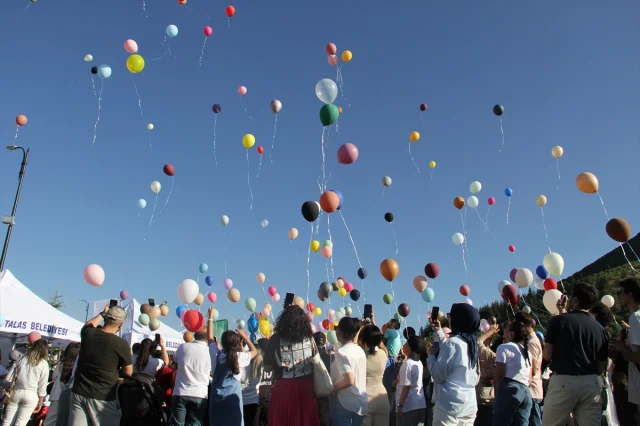 Kayseri'de Küçük Deniz'in Zaferi Balonlarla Kutlandı