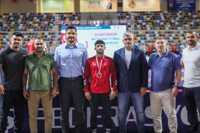 Kocaeli'de Uluslararası Güreş Turnuvasında Heyecan Doruktaydı