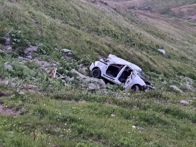 Ardahan'da Uçuruma Yuvarlanan Araçtan Mucizevi Kurtuluş