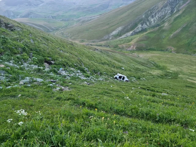 Ardahan'da Uçuruma Yuvarlanan Araçtan Mucizevi Kurtuluş
