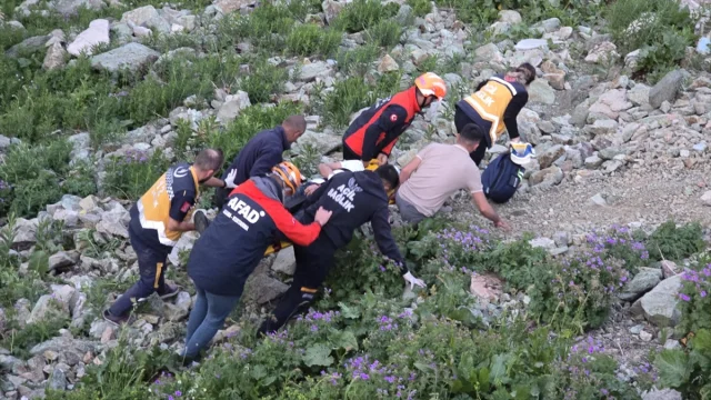 Ardahan'da Uçuruma Yuvarlanan Araçtan Mucizevi Kurtuluş
