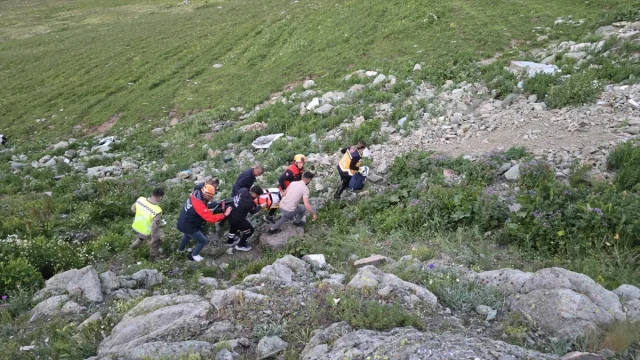Ardahan'da Uçuruma Yuvarlanan Araçtan Mucizevi Kurtuluş