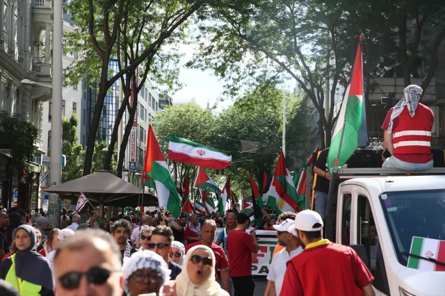 Viyana'da Filistin'e Destek Yürüyüşü: Soykırıma Karşı Sesler...