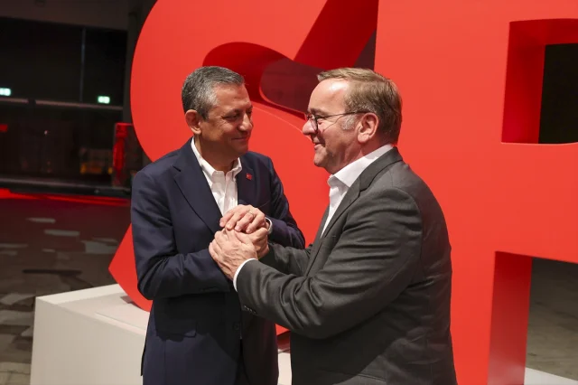 Özgür Özel Berlin'de Diplomasi Trafiğini Yoğunlaştırdı
