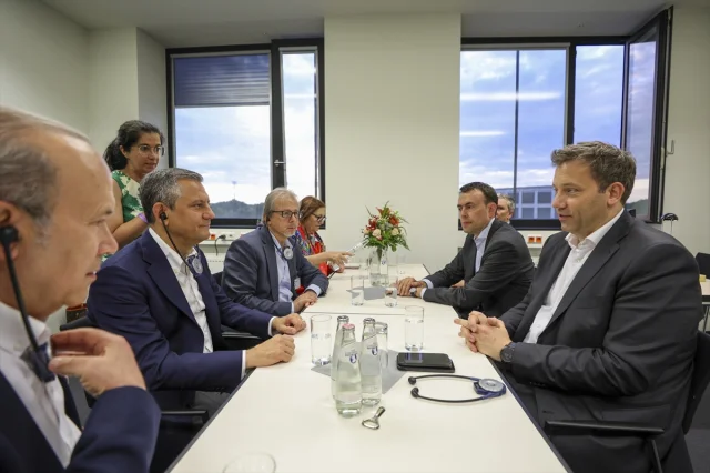 Özgür Özel Berlin'de Diplomasi Trafiğini Yoğunlaştırdı