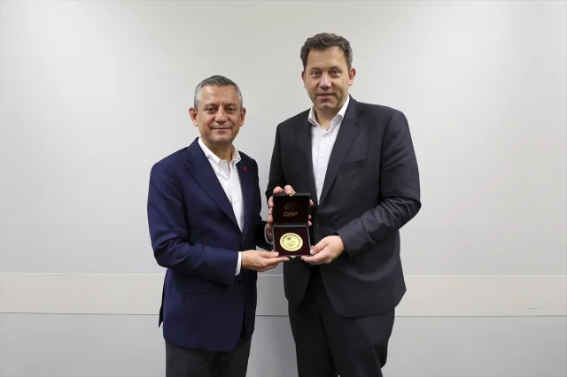 Özgür Özel Berlin'de Diplomasi Trafiğini Yoğunlaştırdı