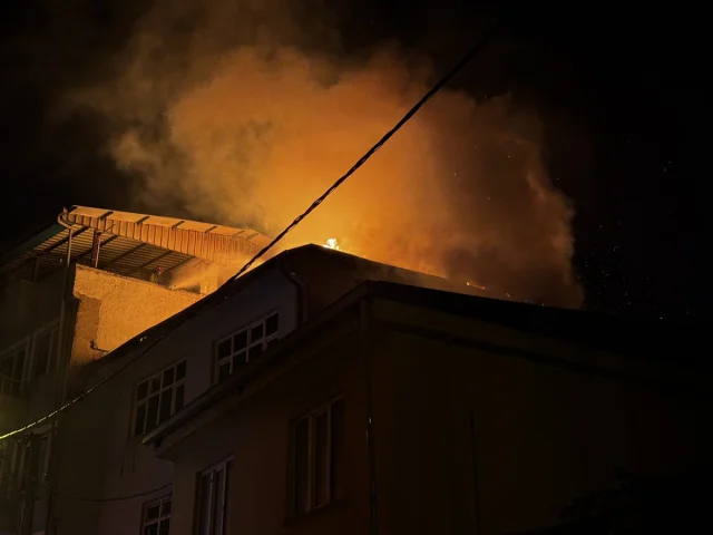 Bursa'da Oto Tamirhanesinde Çıkan Yangın Panik Yarattı