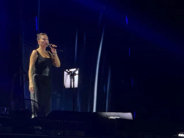 Ebru Yaşar'ın Bursa Performansı Büyüledi