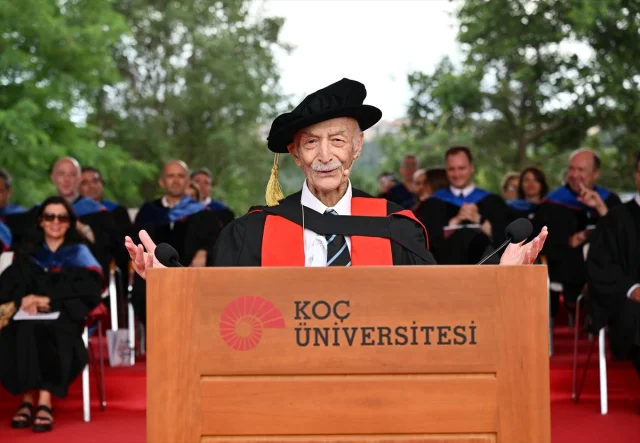 Koç Üniversitesi'nde Görkemli Mezuniyet Töreni