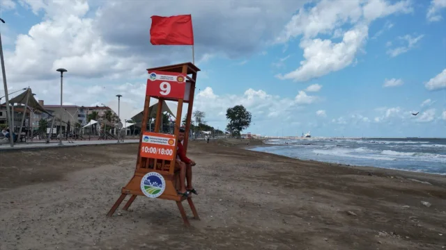 Düzce ve Sakarya'da Hava Şartları Deniz Yasağını Getirdi