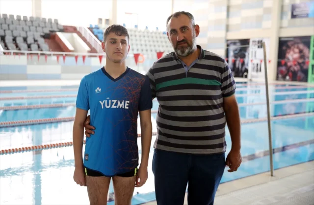 Engelleri Aşan Genç Yüzücü Türkiye'nin Gururu Oldu