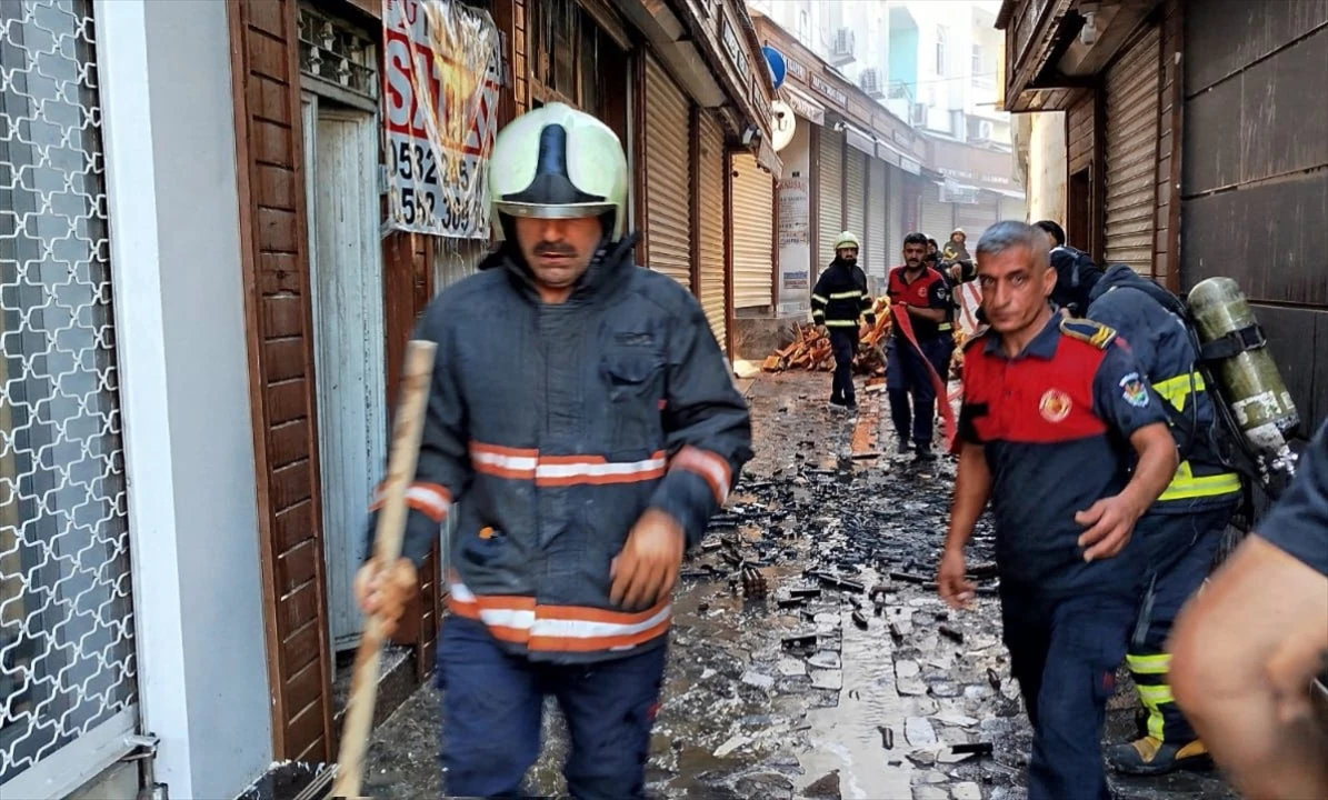 Şanlıurfa'da Havai Fişek Deposundaki Yangın Korkuttu ama Söndürüldü