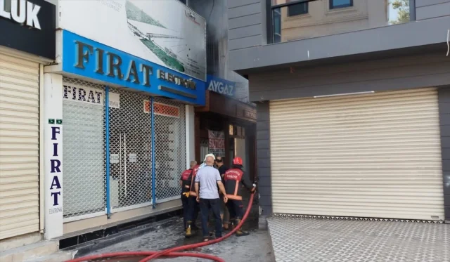 Şanlıurfa'da Havai Fişek Deposundaki Yangın Korkuttu ama Söndürüldü