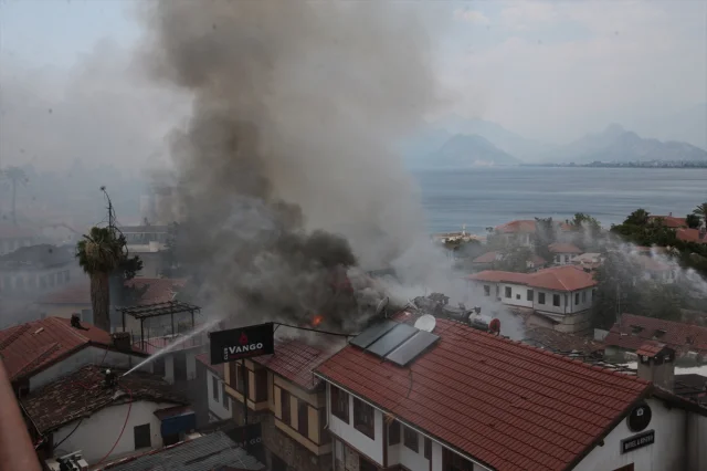 Antalya Kaleiçi Tarihi Dokusu Yangın Tehlikesi Altında