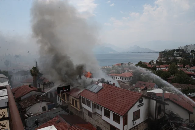 Antalya Kaleiçi Tarihi Dokusu Yangın Tehlikesi Altında