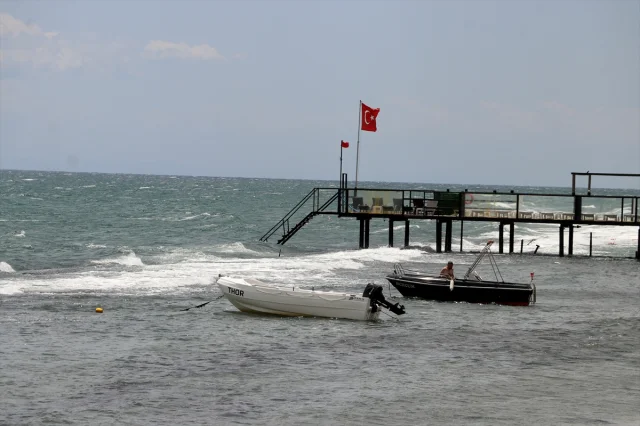 Tekirdağ'da Poyrazın Etkileri: Plajlarda Denize Girme Yasağı Genişledi