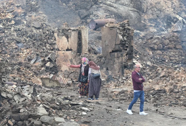 Köprücek Köyü Yangın Sonrası Yıkımıyla Mücadele Ediyor