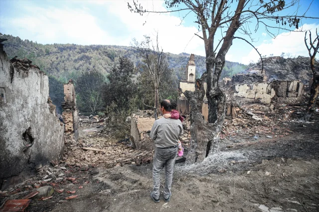 Köprücek Köyü Yangın Sonrası Yıkımıyla Mücadele Ediyor