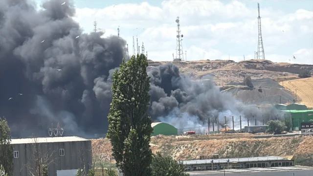 Tekirdağ'da Geri Dönüşüm Tesisindeki Yangın Kontrol Altına Alındı