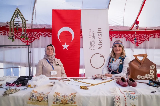 Aktau'nun Kültürel Moda Buluşması Renkli Görüntülere Sahne Oldu