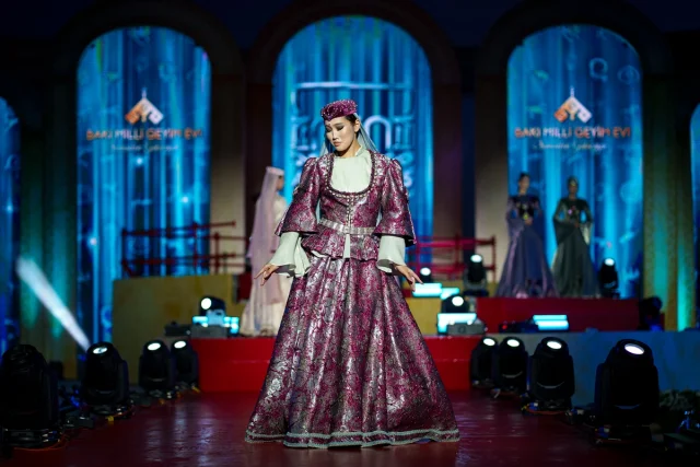 Aktau'nun Kültürel Moda Buluşması Renkli Görüntülere Sahne Oldu