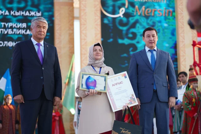Aktau'nun Kültürel Moda Buluşması Renkli Görüntülere Sahne Oldu
