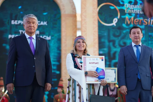 Aktau'nun Kültürel Moda Buluşması Renkli Görüntülere Sahne Oldu