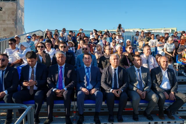 Aktau'nun Kültürel Moda Buluşması Renkli Görüntülere Sahne Oldu