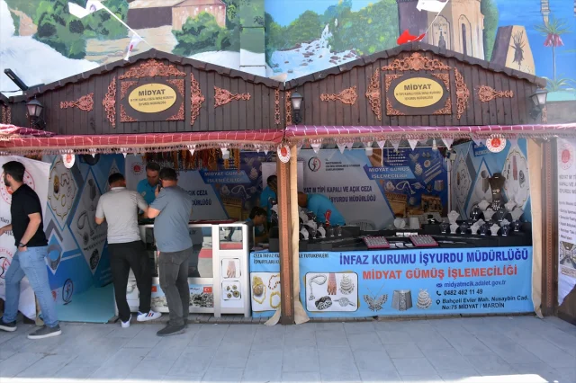 Van’da El Sanatları ve İşyurtları Ürünleri Fuarı Büyük İlgi Görüyor