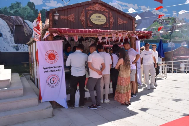 Van’da El Sanatları ve İşyurtları Ürünleri Fuarı Büyük İlgi Görüyor