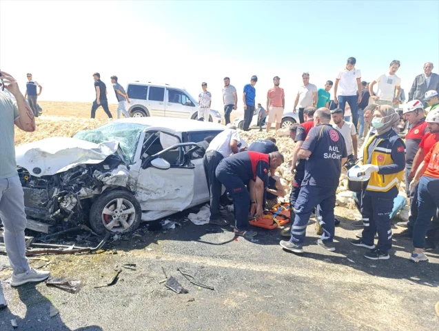 Şanlıurfa'da İki Aracın Çarpışması Kazayla Sonuçlandı