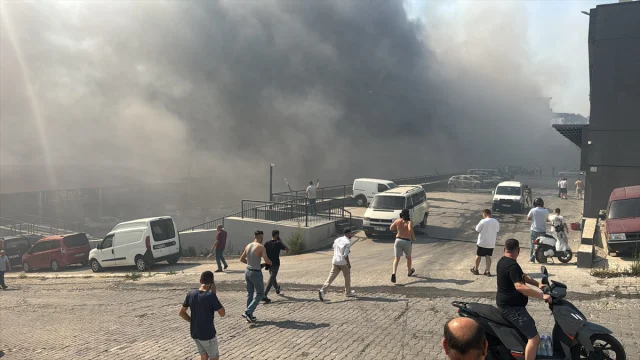 İzmir'deki Çöplük Yangını Orman ve Galerilere Sıçradı