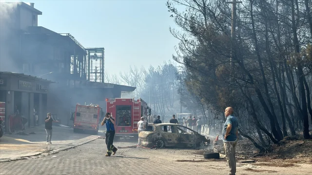 İzmir'deki Çöplük Yangını Orman ve Galerilere Sıçradı