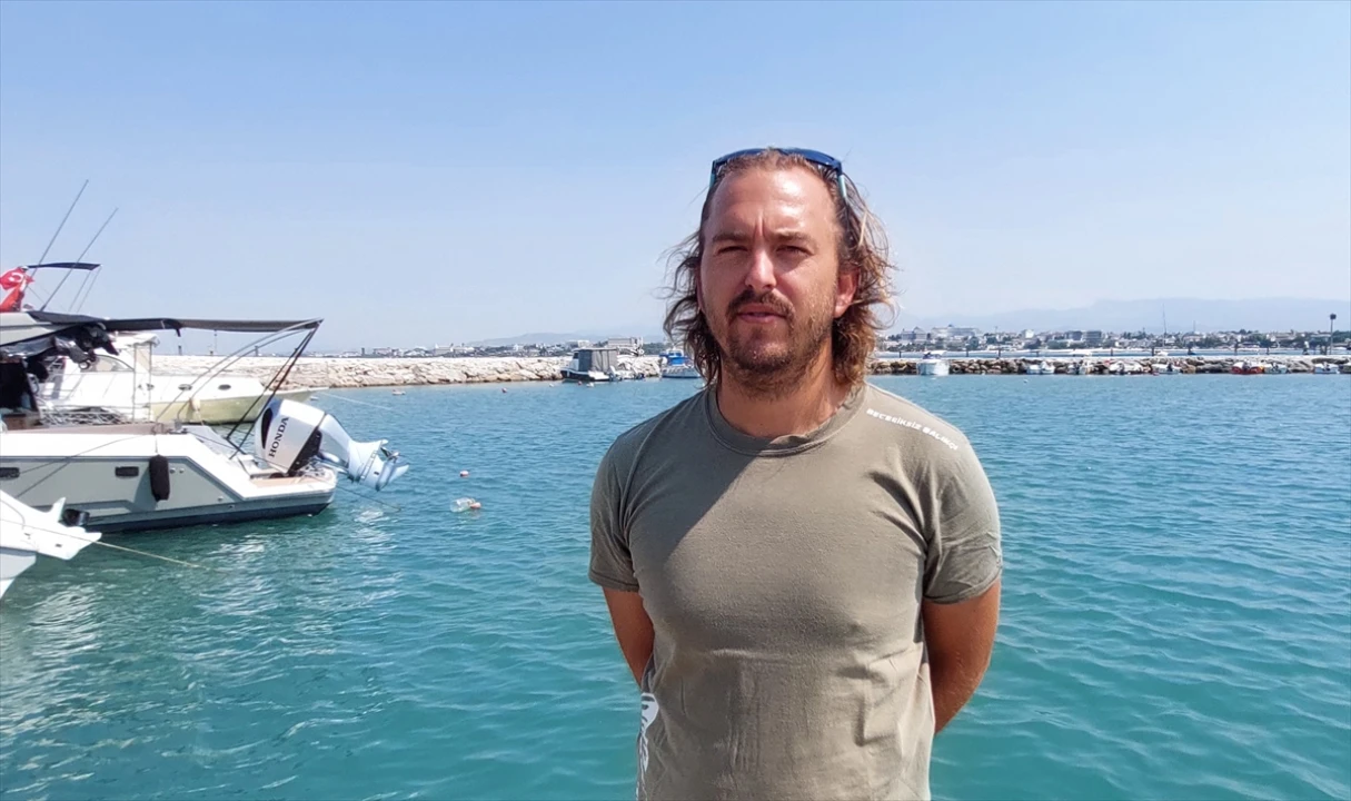 Antalya'da Amatör Balıkçıların Objektifine Balina Takıldı