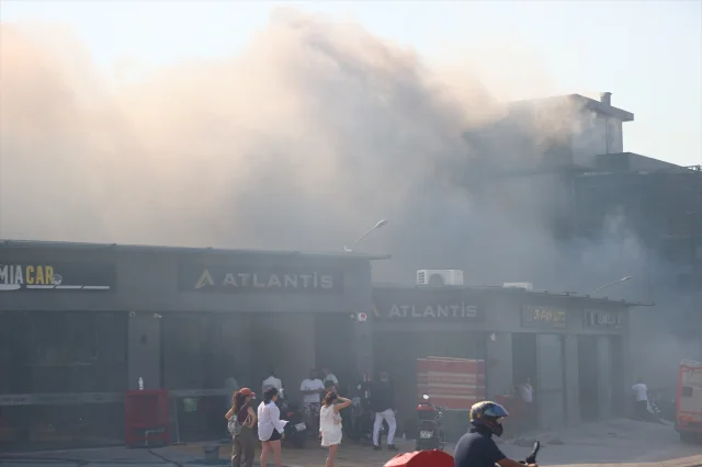 İzmir'deki Çöplük Yangını Orman ve Galerilere Sıçradı