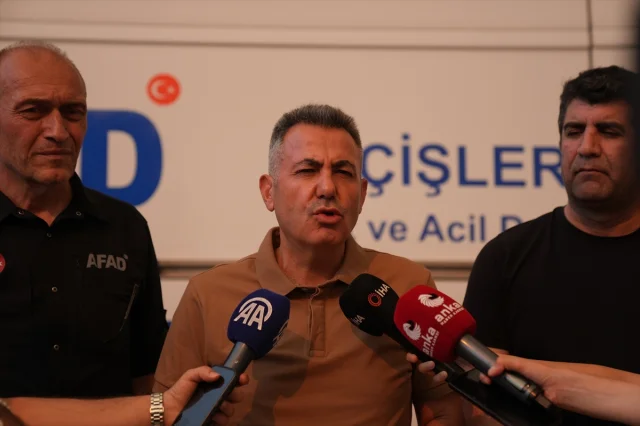 İzmir'de Orman Yangını Krizi Büyüyor: Seferihisar ve Mendere...