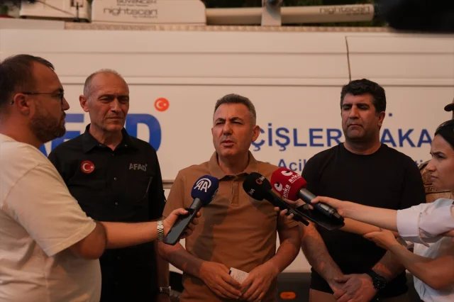 İzmir'de Orman Yangını Krizi Büyüyor: Seferihisar ve Menderes'te Zorlu Mücadele