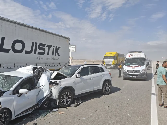 Aksaray'da Fırtına Sonrası Gelen Zincirleme Kaza 11 Yaralı