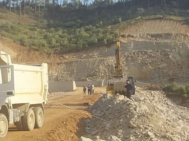 Adana'daki Gölet İnşaatında Göçük: Bir İşçi Hayatını Kaybetti