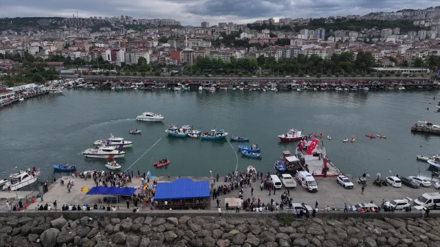 Trabzon'da Renkli Anlara Sahne Olan Yağlı Direk Yarışı