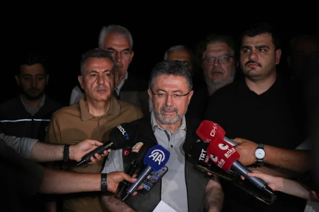 Bakan Yumaklı'nın İzmir'deki Orman Yangını Mücadelesi