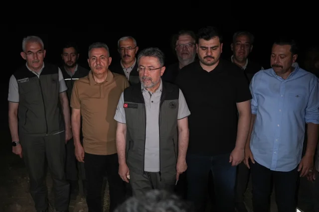 Bakan Yumaklı'nın İzmir'deki Orman Yangını Mücadelesi