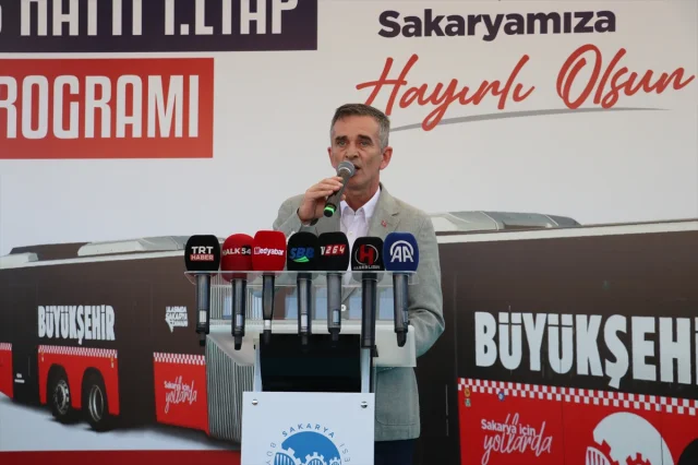 Sakarya'da İlk Metrobüs Hattı Hizmete Girdi