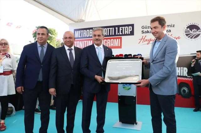 Sakarya'da İlk Metrobüs Hattı Hizmete Girdi