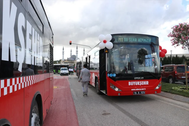 Sakarya'da İlk Metrobüs Hattı Hizmete Girdi