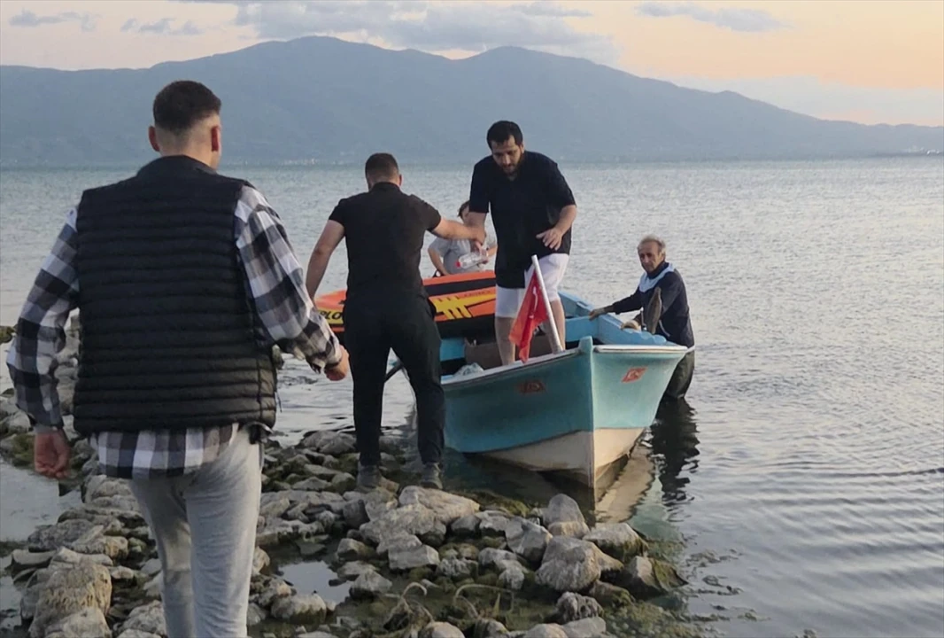 İznik Gölü'nün Derinliklerinde Yaşanan Dramatik Kurtarma Operasyonu